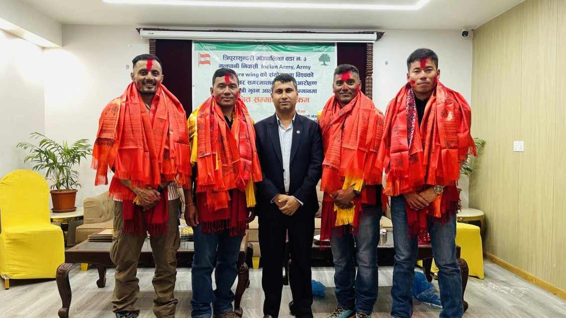 धादिङका भुवन आलेमगरसहित सगरमाथा आरोही युवालाई सम्मान
