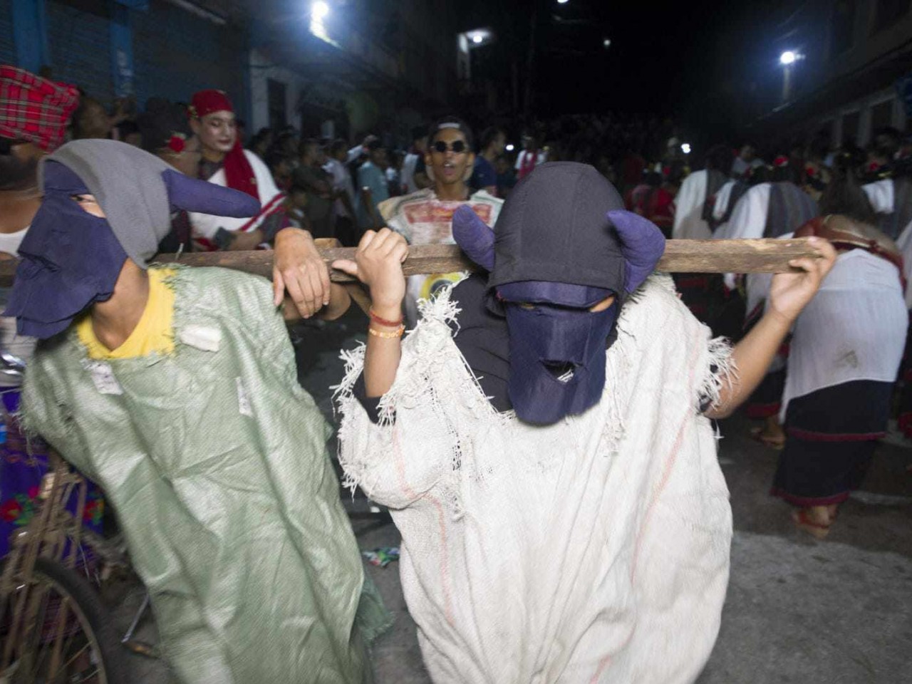 गोरखा, आरुघाट : दृश्यमा परम्परागत रुपमा सञ्चालनमा आइरहेको रोपाईं जात्रा