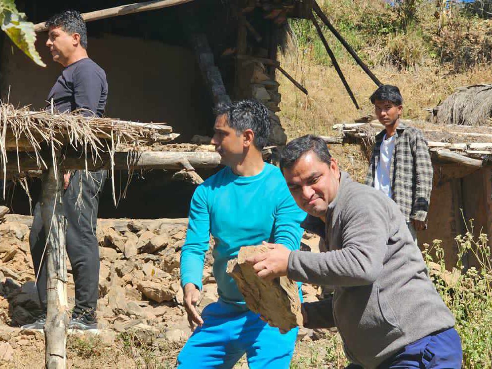 प्रदीप पौडेल नेतृत्वमा भूकम्पबाट प्रभावित जाजरकोटमा अस्थायी आवास निर्माणको कार्य