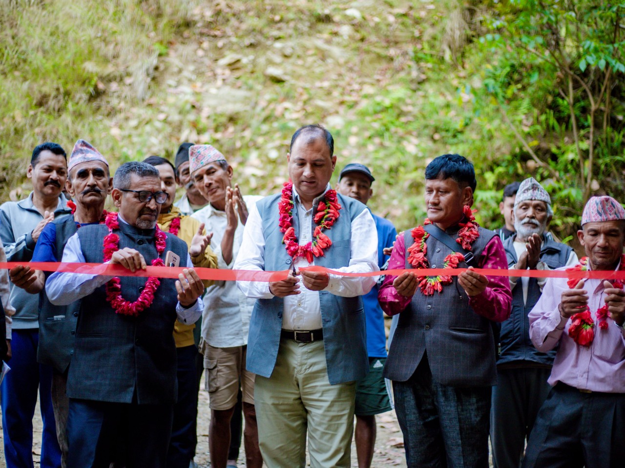 धादिङ, त्रिपुरासुन्दरी : वडा नम्बर ३ मा २.५ किलोमिटरको नयाँ सडक उद्घाटन