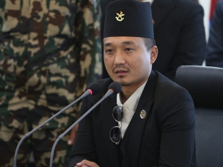 गृहमन्त्री गुरुङको एक्सन  ओली र लेखक प्रहरी हिरासतमा