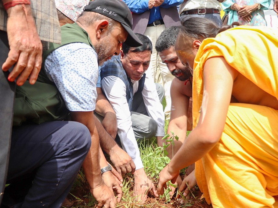 धादिङ : त्रिपुरासुन्दरीमा ग्रह र राशि बाटिका निर्माण