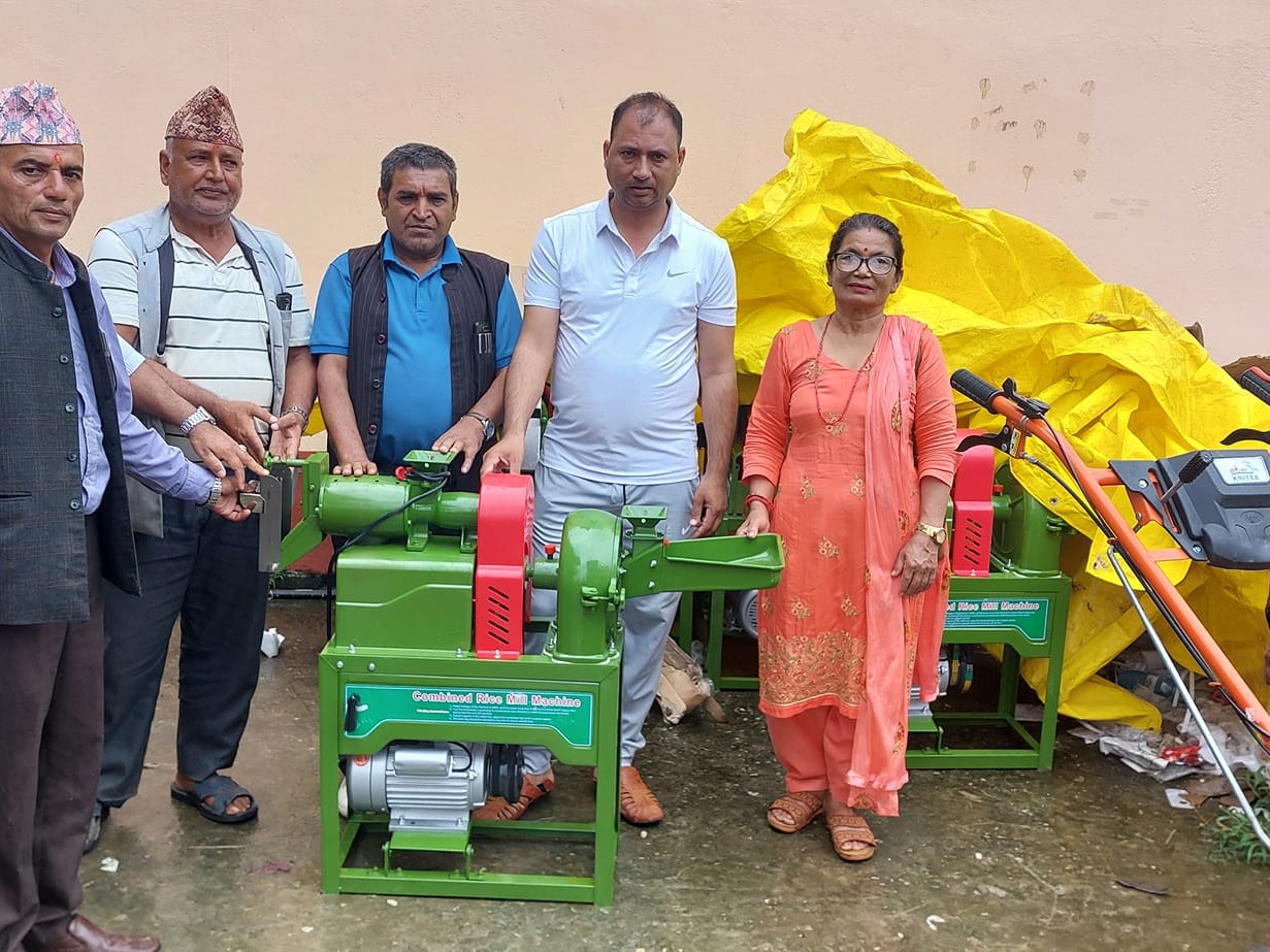 किसानसँगै त्रिपुरासुन्दरी ,धादिङ : ५० प्रतिशत अनुदानमा कृषि यन्त्रिकरण सामाग्री वितरण
