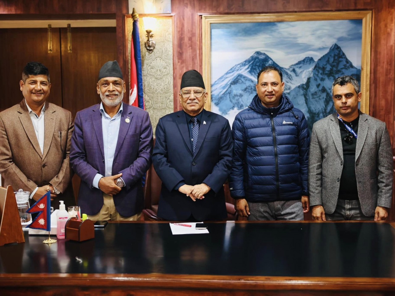 प्रधानमन्त्री प्रचण्डसँग धादिङका जनप्रतिनिधि