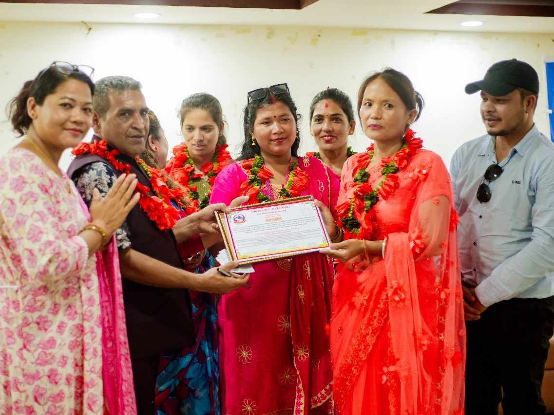 धादिङ, त्रिपुरासुन्दरी : क्रिस्टल र पोते गहना बनाउने १५ दिने तालिम सम्पन्न
