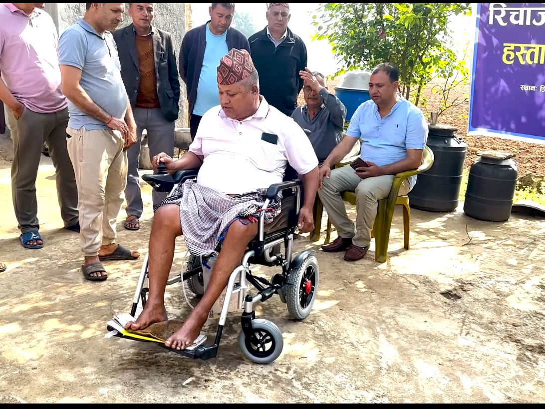 सल्यानटारमा अपाङ्गता भएका व्यक्तिहरूलाई रिचार्जेबल ह्विलचियर वितरण हुँदै