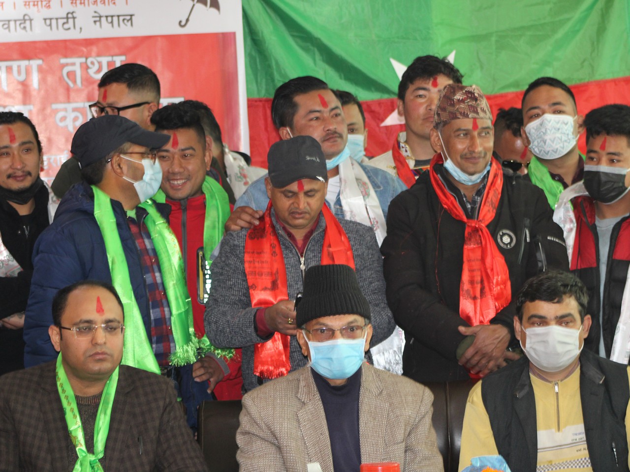 जसपामय गोरखा, एमाले र माओवादीका वडा सदस्यदेखि दर्जनौं नेता तथा कार्यकर्ताले पार्टी छाडे