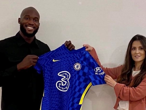 लुकाकु चेल्सीमा अनुबन्धित