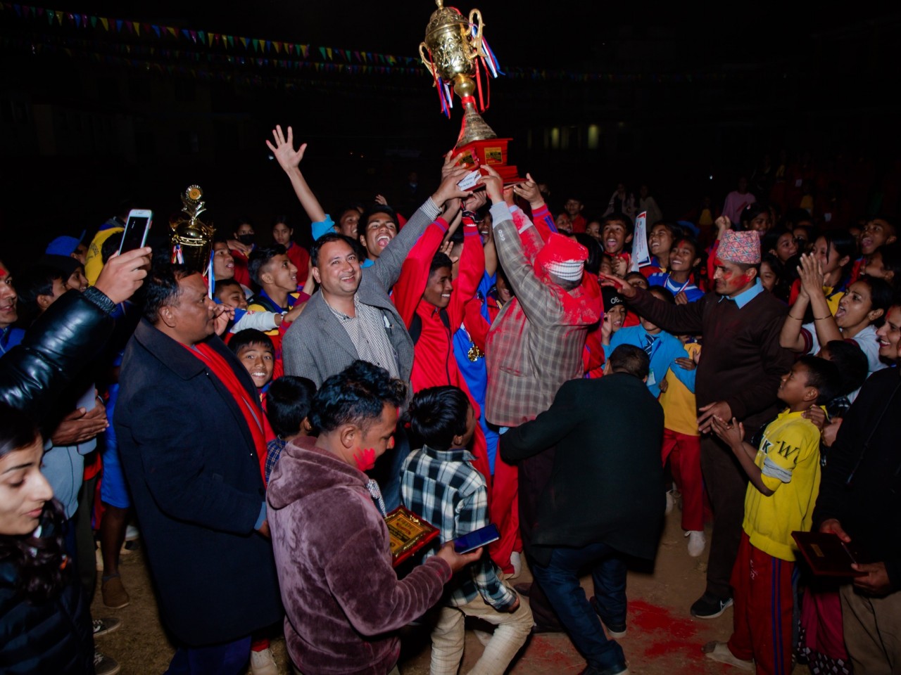 धादिङको त्रिपुरासुन्दरी : राष्ट्रपति रनिङ शिल्डको ट्रफी सल्यानटार माध्यमिक विद्यालयलाई