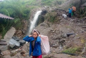 गोरखा : पहिरोको कारण धार्चेका स्थानीयको घरमा क्षती