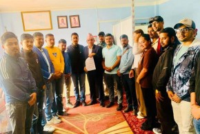 गोरखाका प्रमुख जिल्ला अधिकारी दिनेश सागर भुसाललाई विद्यार्थी संघ संघठनको ज्ञापनपत्र