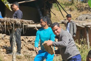 प्रदीप पौडेल नेतृत्वमा भूकम्पबाट प्रभावित जाजरकोटमा अस्थायी आवास निर्माणको कार्य