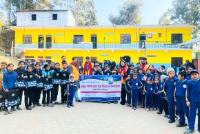 लायन्स इन्टरनेशनल डिस्ट्रिक्ट ३२५ एफको सहकार्यमा श्री सुन्दरी माध्यमिक विद्यालयमा स्कुल ब्याग तथा ड्रेस वितरण