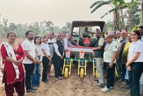 धादिङ : जिल्लामै पहिलोपटक त्रिपुरासुन्दरीमा भित्रियो मकै छर्ने मेसिन