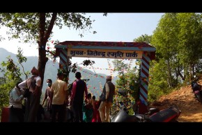 धादिङको त्रिपुरासुन्दरीले थाल्यो स्वर्गीय भुवन-जितेन्दको सम्झनामा बनाइएको पार्कबाट मत बराबरको वृक्षारोपण कार्य