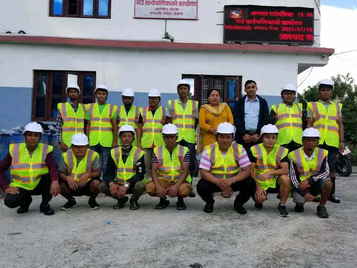 गोरखा आरुघाट : ग्रामिण सडक मर्मतसम्हारका साथै सडक सञ्चालन राख्न सडक हेरालु परिचालन