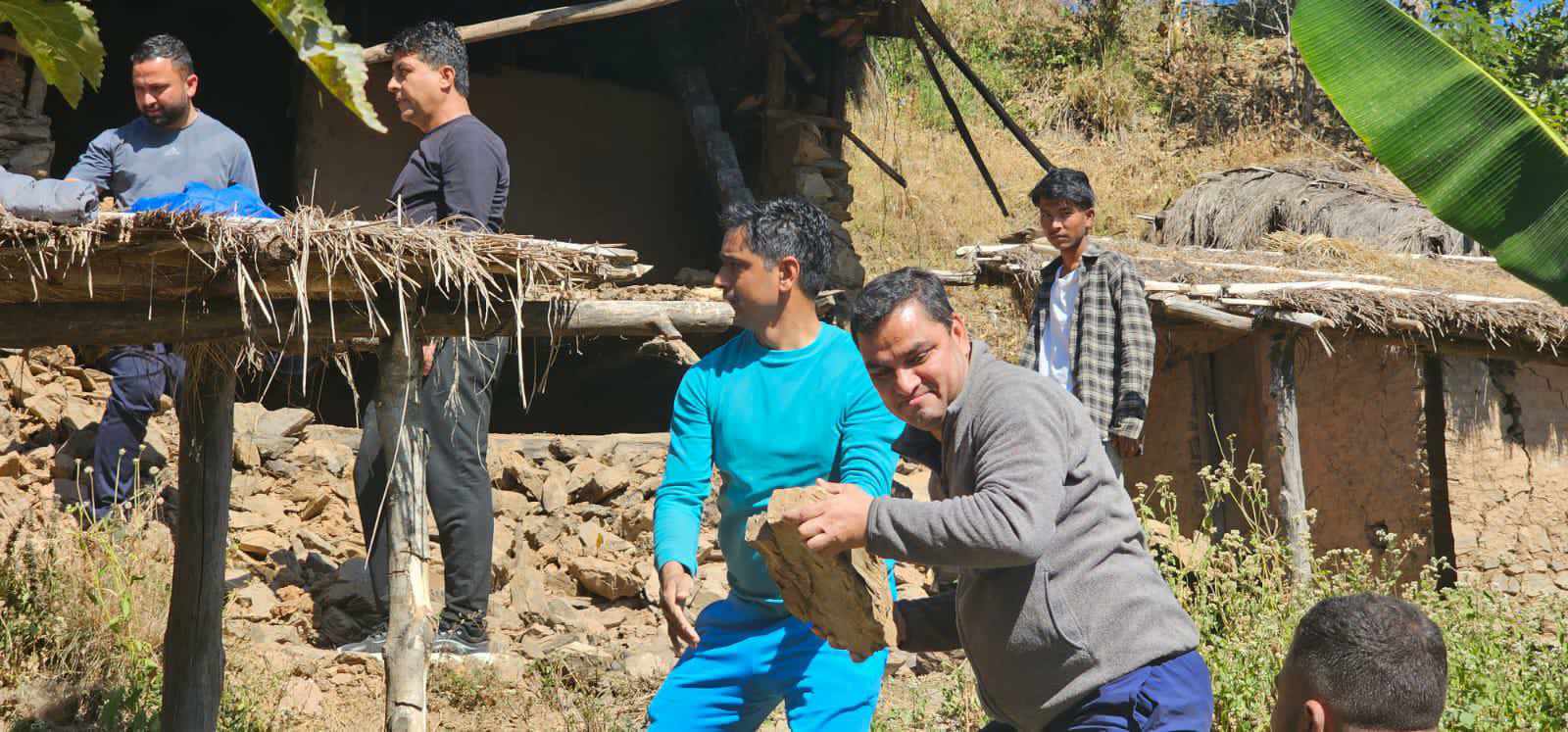 प्रदीप पौडेल नेतृत्वमा भूकम्पबाट प्रभावित जाजरकोटमा अस्थायी आवास निर्माणको कार्य