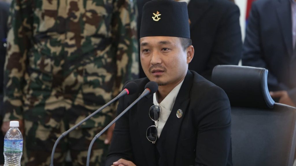 गृहमन्त्री गुरुङको एक्सन  ओली र लेखक प्रहरी हिरासतमा