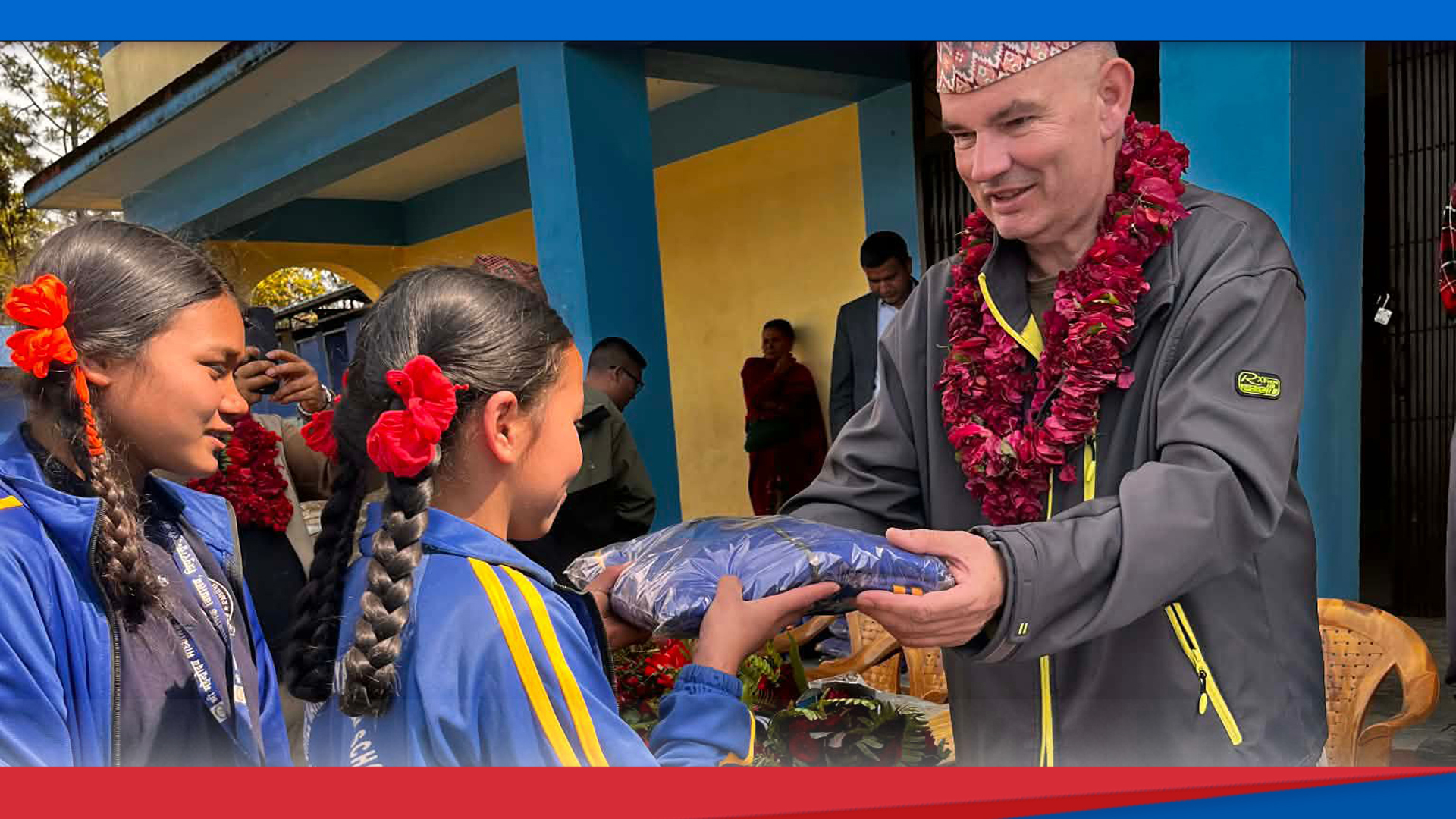 महेन्द्रोदय माविमा विद्यार्थीलाई विद्यालय पोशाक वितरण