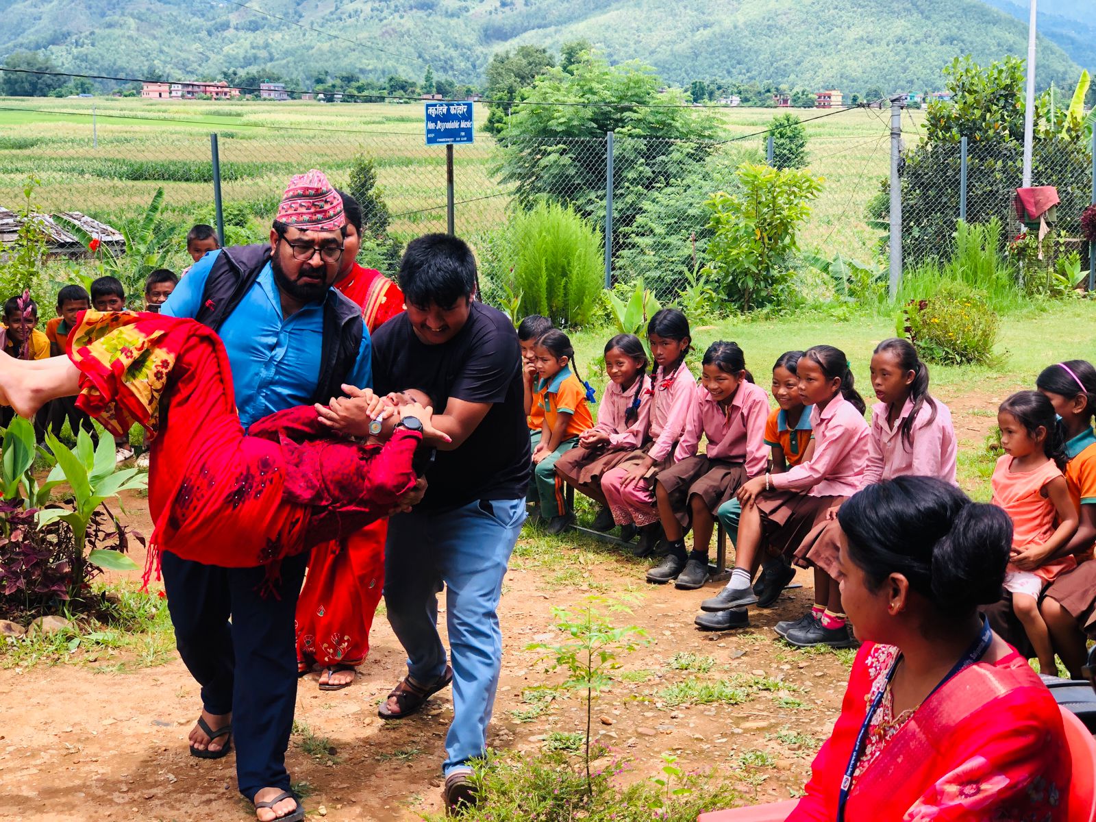धादिङ : त्रिपुरासुन्दरीमा “छोरीको सस्तो मूल्य” नाटकमार्फत बालविवाहविरुद्ध जनचेतना