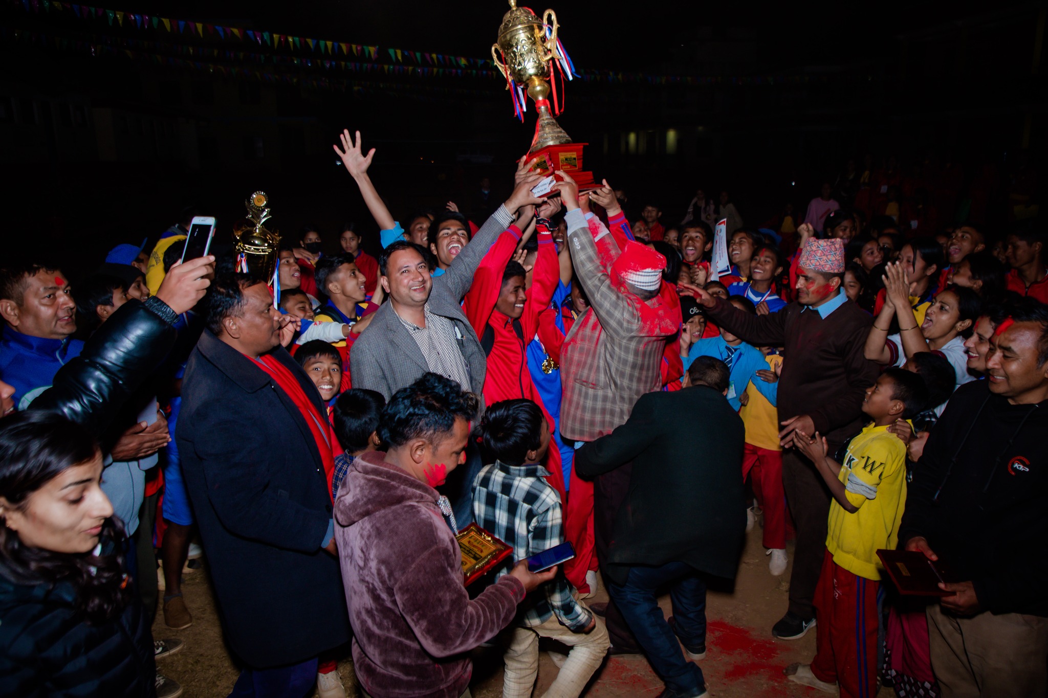 धादिङको त्रिपुरासुन्दरी : राष्ट्रपति रनिङ शिल्डको ट्रफी सल्यानटार माध्यमिक विद्यालयलाई